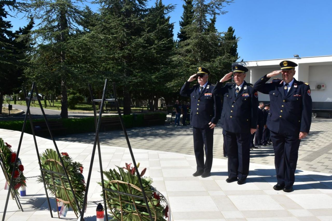 Polaganjem vijenaca obilježen Međunarodni dan vatrogasaca i blagdan sv. Florijana