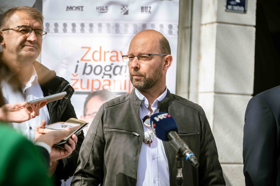 Saborski zastupnik, kandidat za župana Ivica Ledenko predvodi snažnu županijsku koalicijsku listu Mosta , HSLS-a , HSP-a i BUZ-a