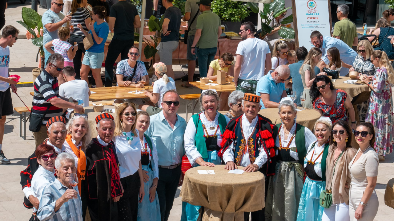 'Taste like...marenda' u Primoštenu: U dobroj hrani i zabavnom programu uživali i domaći i furešti