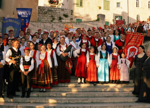Folklorna baština u punom sjaju: 300 sudionika na 15. Smotri folklora Šibensko-kninske županije