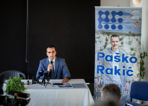 Fotografija 10 - Paško Rakić predstavio program i listu: 'Poseban naglasak dati ću na razvoj unutrašnjosti županije'