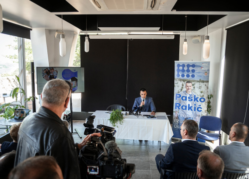 Fotografija 13 - Paško Rakić predstavio program i listu: 'Poseban naglasak dati ću na razvoj unutrašnjosti županije'
