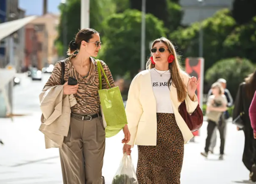 Sunčano i toplo vrijeme donosi pravo modno osvježenje na ulicama Šibenika!