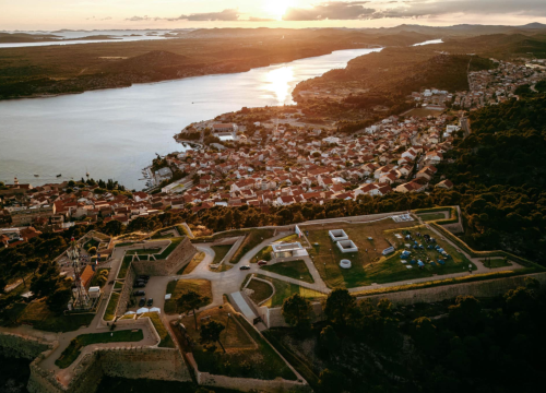 Fotografija 5 - Psihomodo Pop zaključio Noć tvrđava u Šibeniku: Kulturna baština i održivost spojile 75 lokaliteta u 10 europskih zemalja