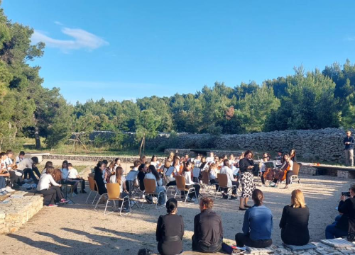 'Kad se male ruke slože': Učenici šibenske i omiške glazbene škole priredili nezaboravan koncert u kanalu sv. Ante