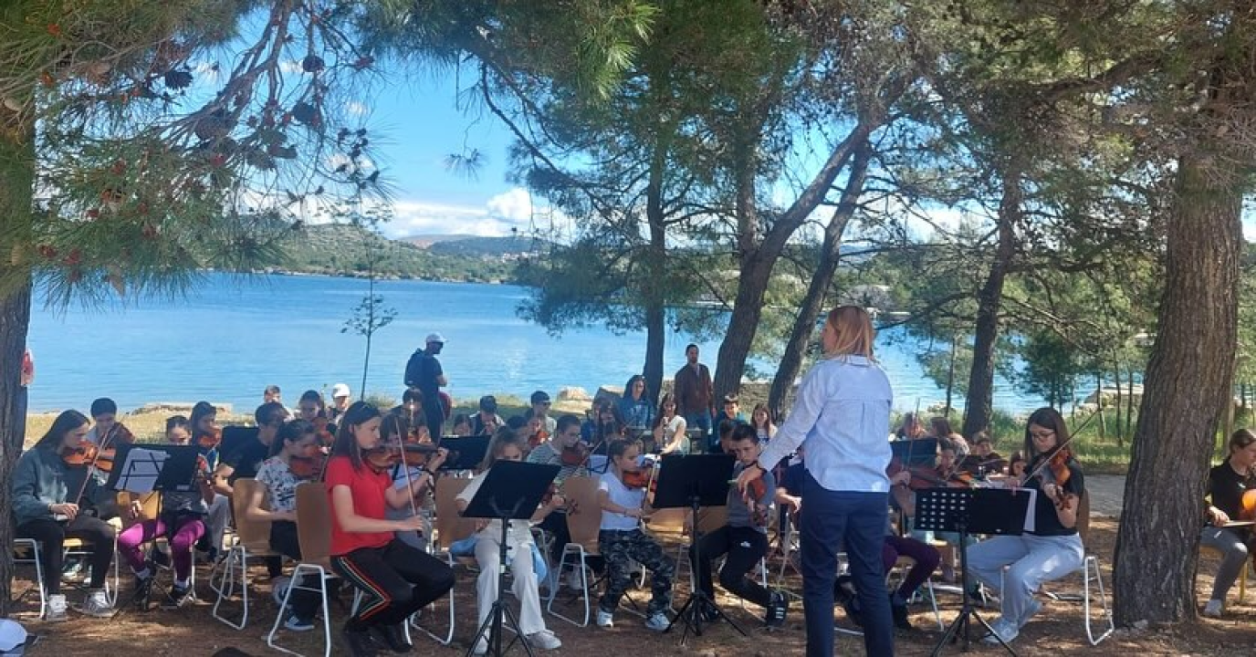 Učenici šibenske i omiške glazbene škole priredili nezaboravan koncert u kanalu sv. Ante