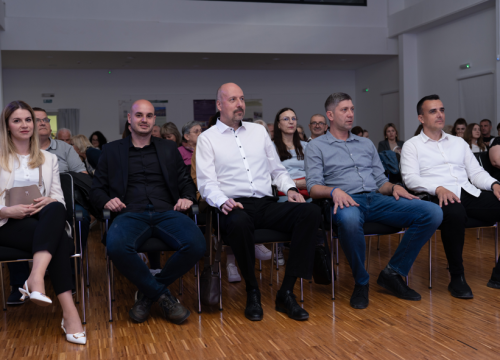 Paško Rakić Kninu poklonio kazališnu večer umjesto političkog skupa