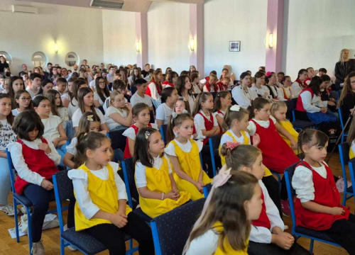 Fotografija 7 - U Drnišu održan susret zborova