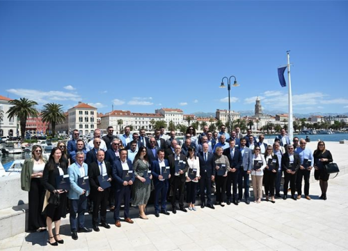 Fotografija 3 - Grad Drniš dobio bespovratna sredstva za obnovu dječjih igrališta