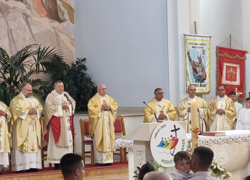 Fotografija 4 - U Kistanjama krštena Katarina, deveto dijete obitelji Antić: 'Budite hrabri svjedoci Božje ljubavi'