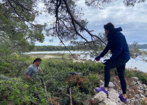 Fotografija 1 - Održana akcija čišćenja obale u Kanalu sv. Ante: Uklonjena značajna količina otpada