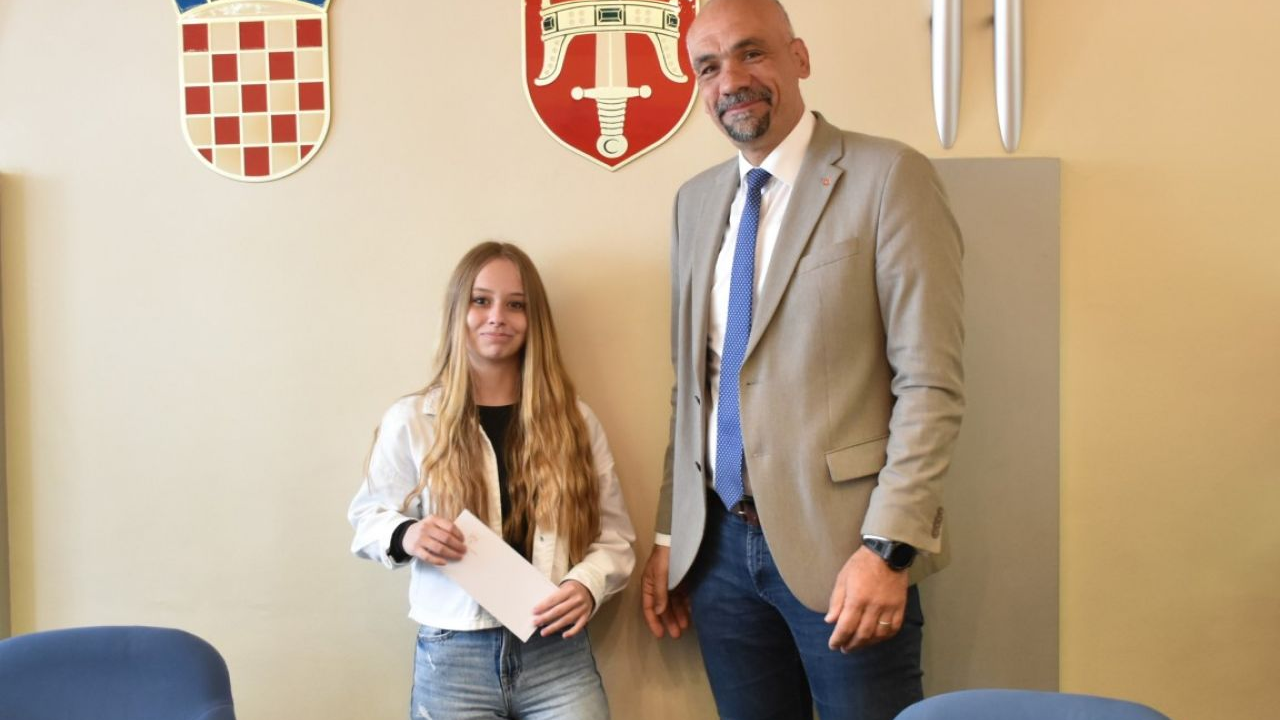 Najuspješniji učenici na prijemu kod župana: ‘Budite ponosni na sebe kao što smo mi ponosni na vas’