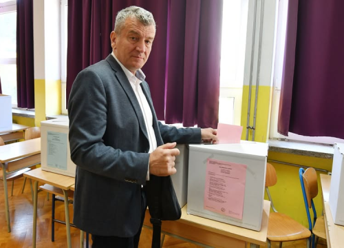 Fotografija 2 - Kandidati za župane i gradonačelnike izašli na izbore