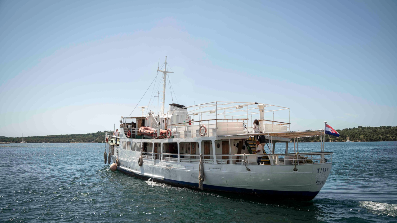 'Tijat' isplovio na probnu vožnju zbog certifikata: Župan Jelić prvi put na kultnom brodu