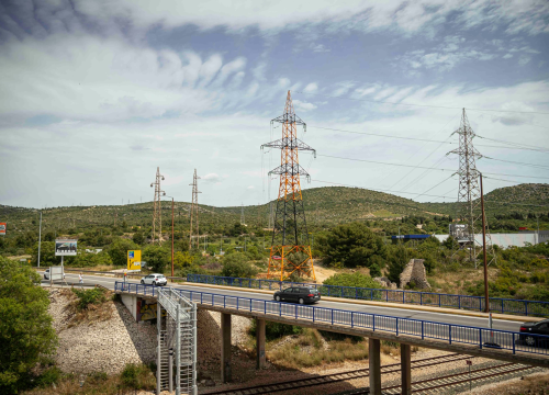 Funcuti otišli korak dalje, odnosno korak u vis u oživljavanju pejzaža – u šibenskim bojama osvanuo i dalekovod kod Dalmarea