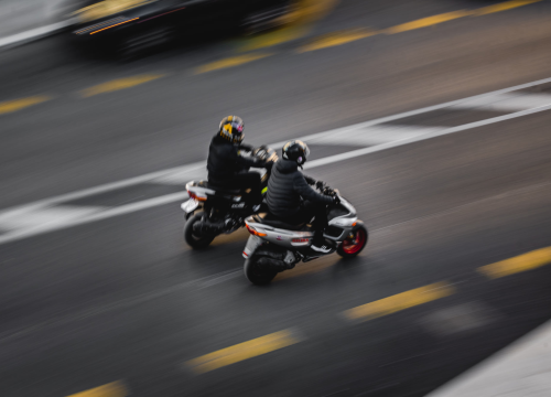 Policija u Šibeniku zaustavila 48-godišnjaka. Vozio neregistiran moped