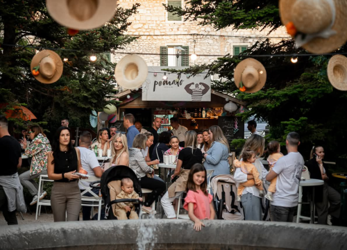 Fotografija 9 - Otvoren Šibenik Spring festival: Peco rasplesao pun Perivoj Roberta Visianija