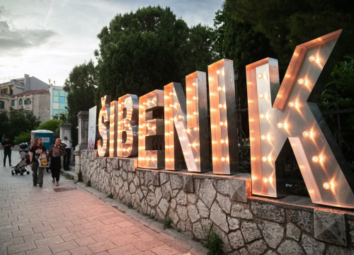 Fotografija 5 - Otvoren Šibenik Spring festival: Peco rasplesao pun Perivoj Roberta Visianija