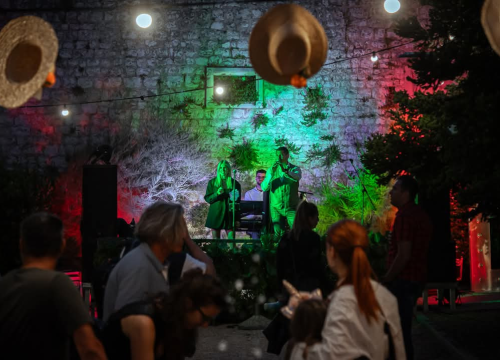 Fotografija 3 - Otvoren Šibenik Spring festival: Peco rasplesao pun Perivoj Roberta Visianija