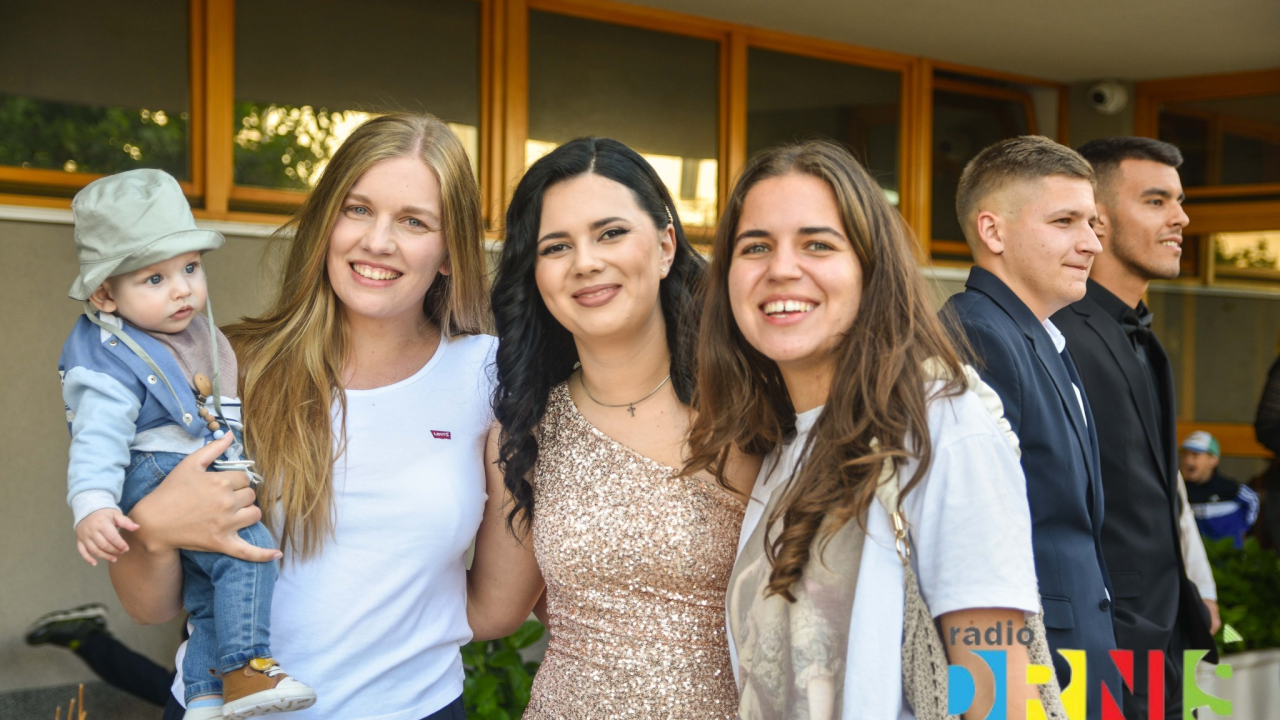 Drniški maturanti zasjali na maturalnoj večeri