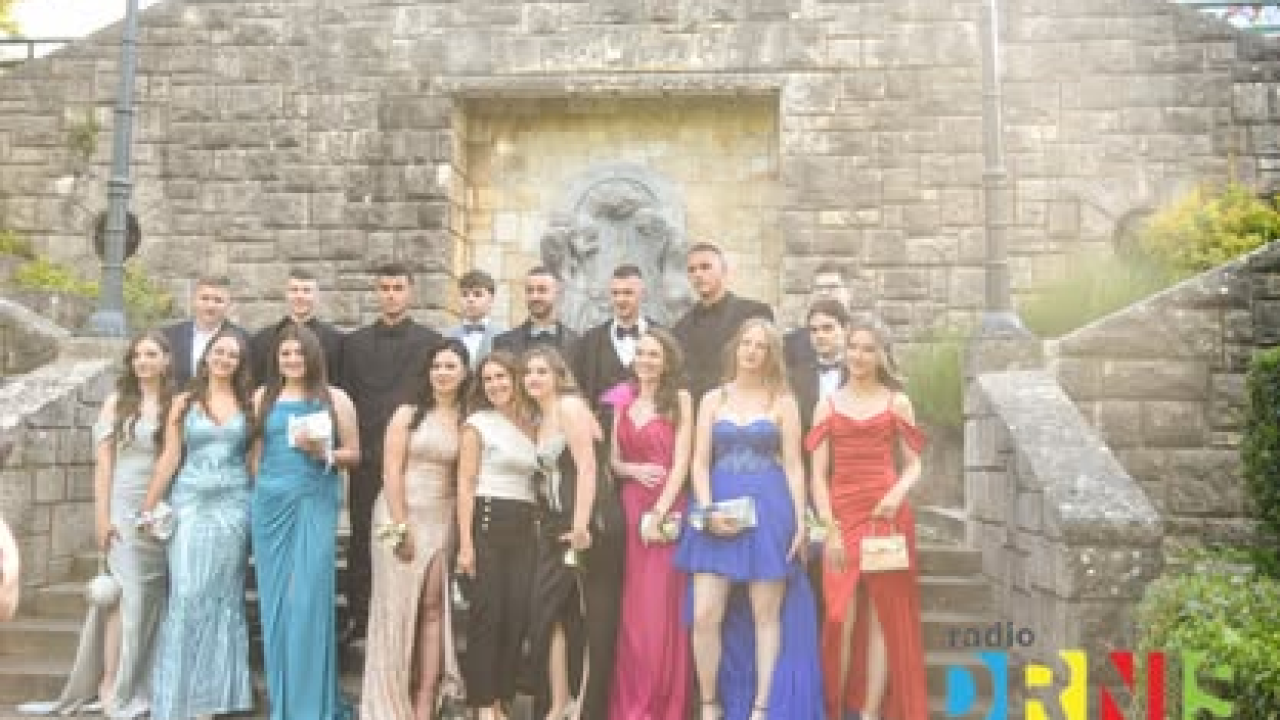 Drniški maturanti zasjali na maturalnoj večeri