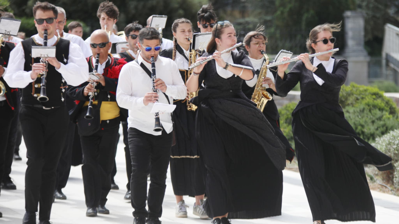 Šibenski glazbari prodefilirali gradom u povodu Dana državnosti