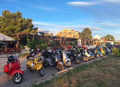 Fotografija 9 - Vespaši ponovno zavladali Šibenikom: Održan 10. susret šibenskog Vespa kluba