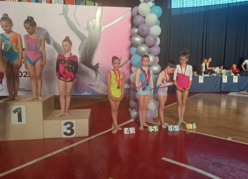 Šibenske gimnastičarke s natjecanja se vratile sa zlatnom medaljom, ali i nagradom za najljepši osmijeh