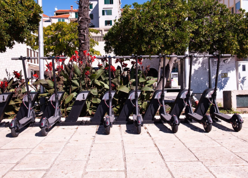 U Vodicama 27-godišnjak pao s romobila i zadobio teške tjelesne ozljede