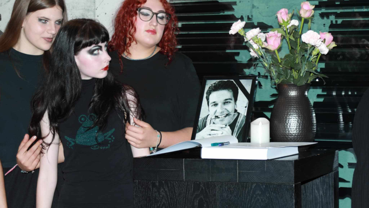 ‘Arsen’ malen za veliki oproštaj od Rade Periše: Emotivna komemoracija uz obitelj, brojne prijatelje i suradnike