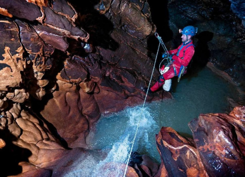 Fotografija 10 - Šibenski speleolozi pripremaju jamu Punar za veliku međunarodnu speleoronilačku ekspediciju