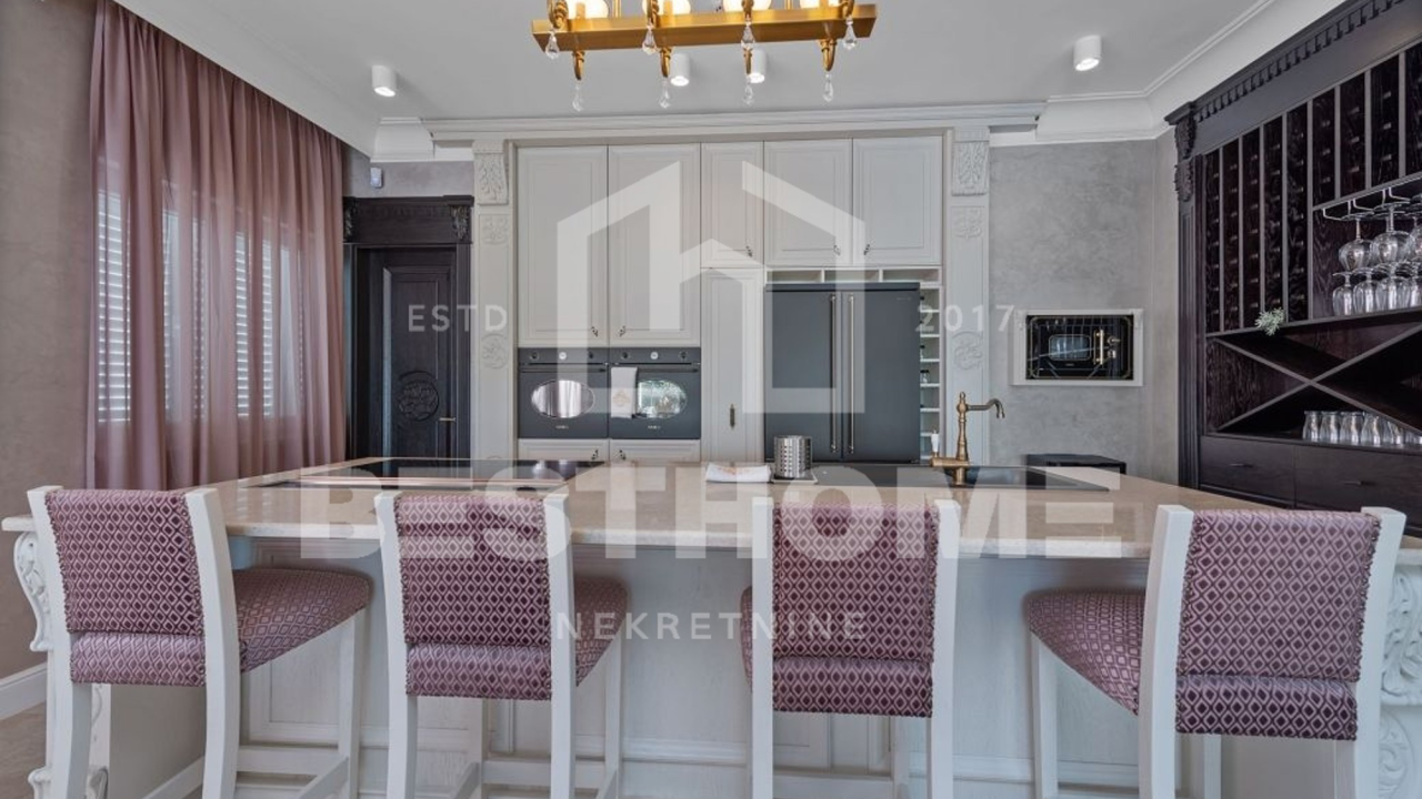 'Dvorac' u centru Vodica: Na oglasima osvanula luksuzna vila od 530 kvadrata