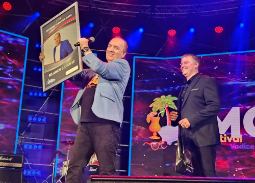 Fotografija 68 - Završen 17. CMC festival: Izvođač godine 2024. Mladen Grdović, posebno priznanje Nedi Ukraden