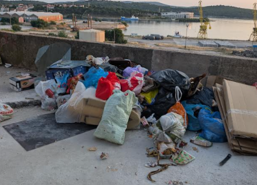 Fotografija 3 - Smeće u Ulici Stjepana Radića