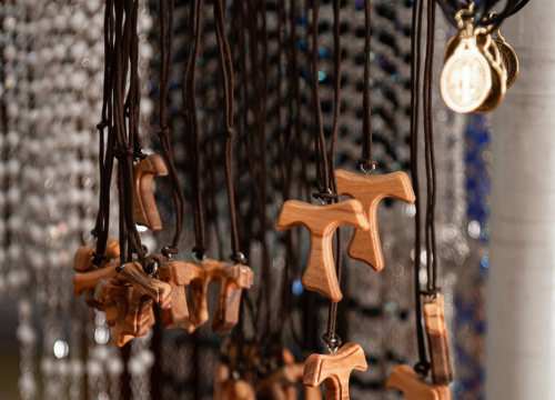 Fotografija 3 - Časna Hilda radi u samostanskoj suvenirnici