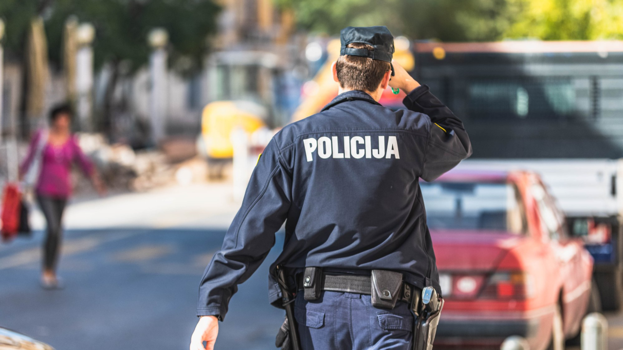 Nepoznati počinitelj u Šibeniku oštetio automobil 47-godišnjem Ukrajincu