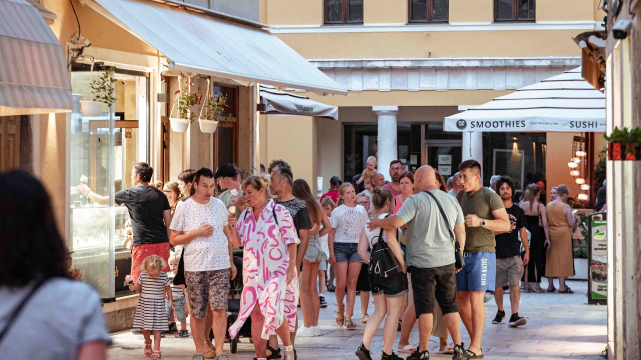 U Šibensko-kninskoj županiji od početka godine ostvareno tri posto više noćenja, rast posebno velik kod domaćih turista