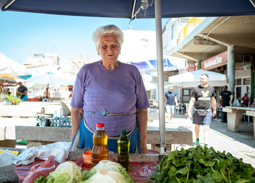 Milka s 85 godina svaki dan busom dolazi u Šibenik i prodaje na pijaci: 'Meni je ovo gušt, samo da nisam kući'