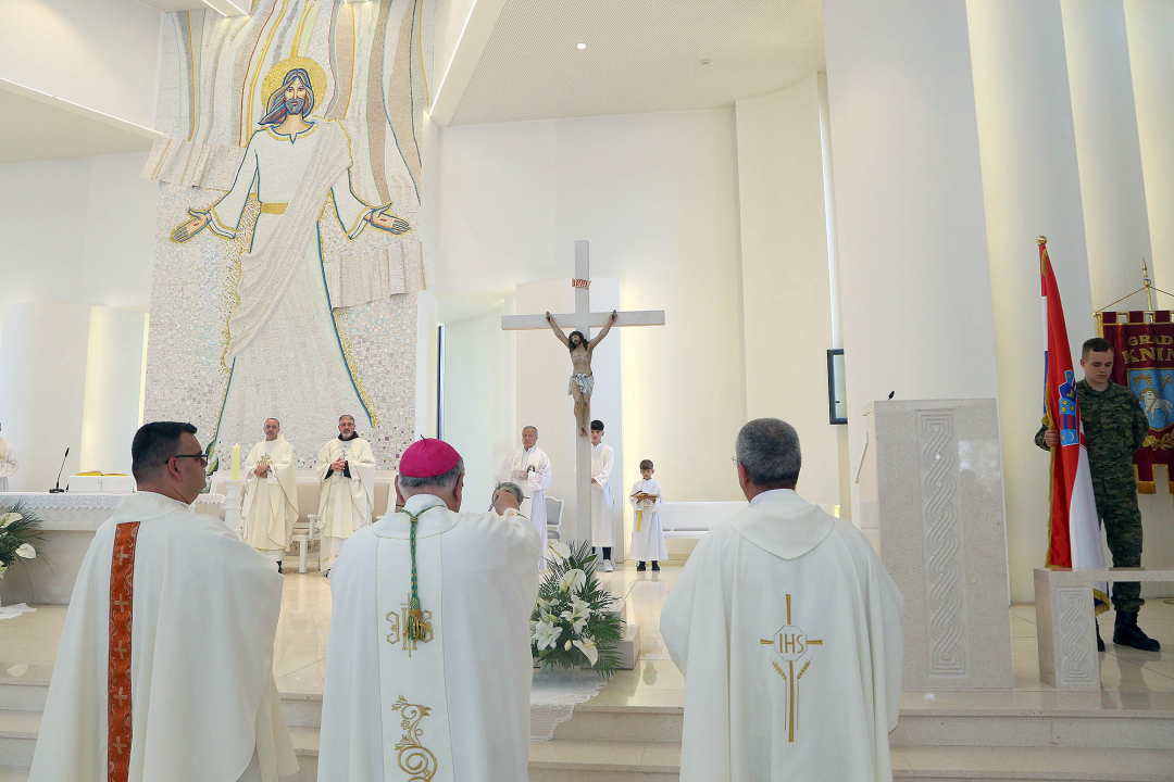 Biskup Rogić predvodio misno slavlje u Kninu povodom blagdana sv. Ante Padovanskog