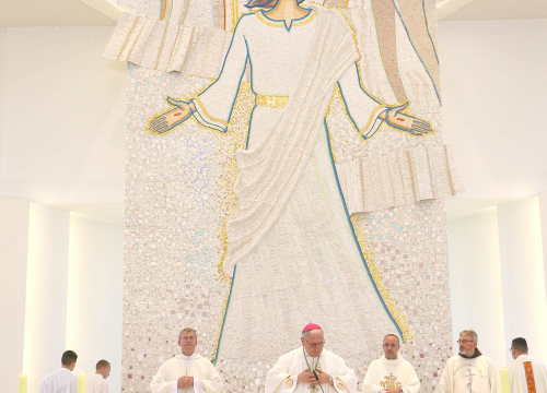 Fotografija 4 - Biskup Rogić predvodio misno slavlje u Kninu povodom blagdana sv. Ante Padovanskog