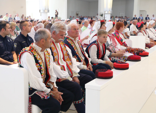 Fotografija 13 - Biskup Rogić predvodio misno slavlje u Kninu povodom blagdana sv. Ante Padovanskog
