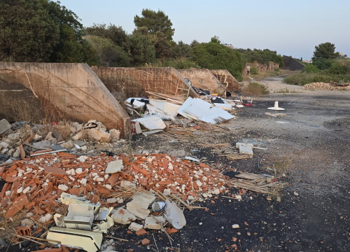 Fotografija 5 - FOTO Dok čekamo hotele, stanove i dvoranu, na Batiželama niknulo divlje odlagalište otpada