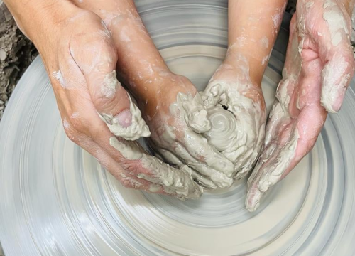 Fotografija 1 - Daliborka Škevin, u sporom ritmu otoka i lončarskog kola, u Murteru stvara keramiku s dušom