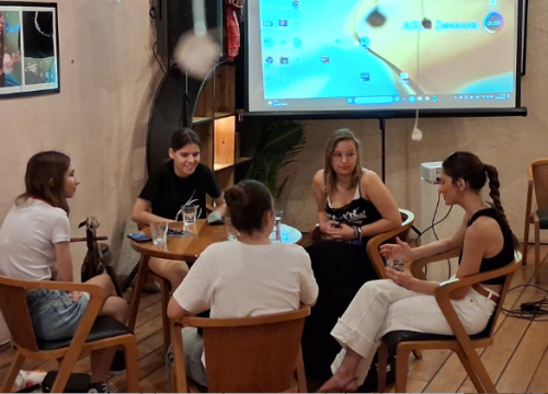 U Azimutu počela radionica 'Kako se rade pjesme' koju vodi glazbenica Sara Renar