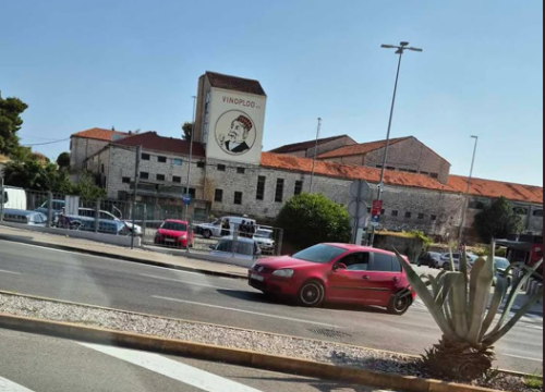 Pucanj iz vatrenog oružja kod Kauflanda u Šibeniku: Ozlijeđeni muškarac prevezen u bolnicu