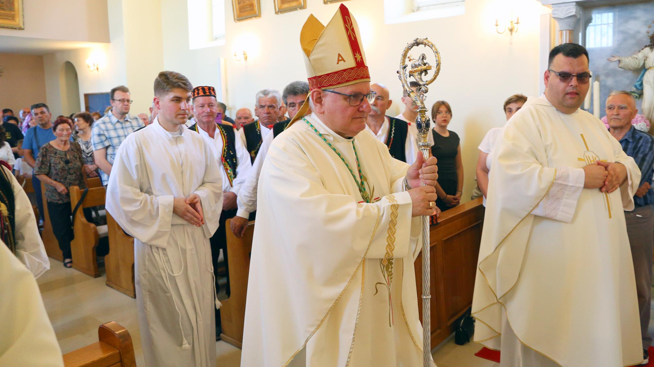 Biskup Rogić na Tijelovo misno slavlje predvodio u Visokoj u župi Nevest