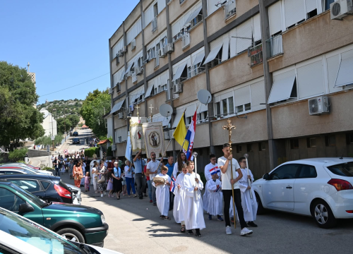 Fotografija 15 - U župi sv. Ante Padovanskog proslavljeno Tijelovo, uslijedila je procesija Šubićevcem