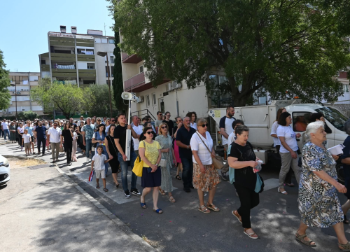 Fotografija 7 - U župi sv. Ante Padovanskog proslavljeno Tijelovo, uslijedila je procesija Šubićevcem