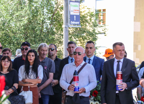 Fotografija 5 - Položeni vijenci na Baldekinu povodom 34. obljetnice osnutka slavne 113. brigade HV