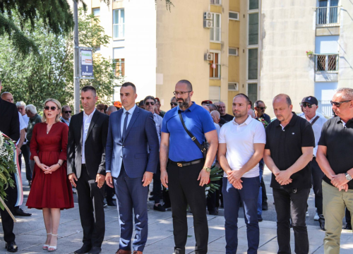 Fotografija 13 - Položeni vijenci na Baldekinu povodom 34. obljetnice osnutka slavne 113. brigade HV